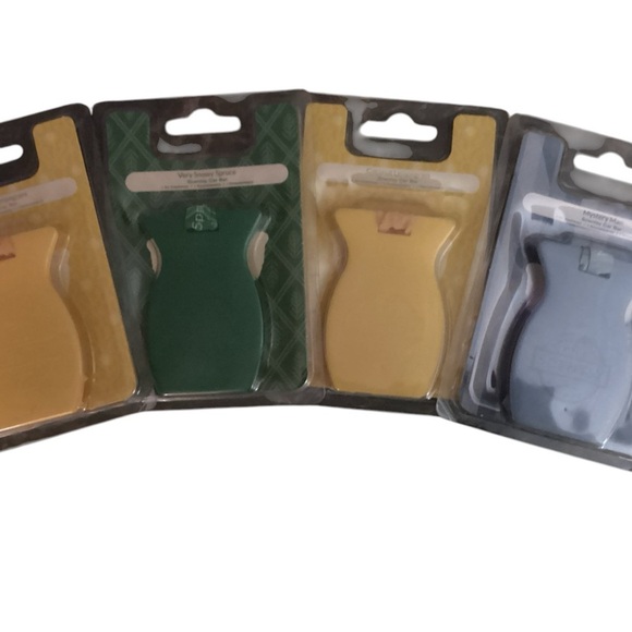 SCENTSY 4 PK OF CAR BARS, 2 COCONUT LEMONGRASS, 1 MYSTERY MAN, 1 SNOWY SPRUCE - Picture 1 of 4